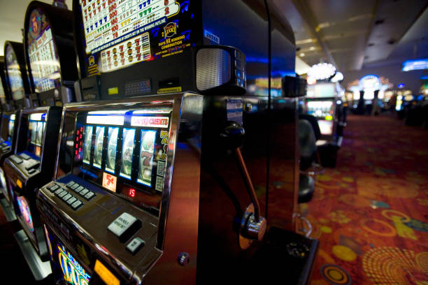 Slot game bonus round with cash out option displayed on elit jp mobile screen